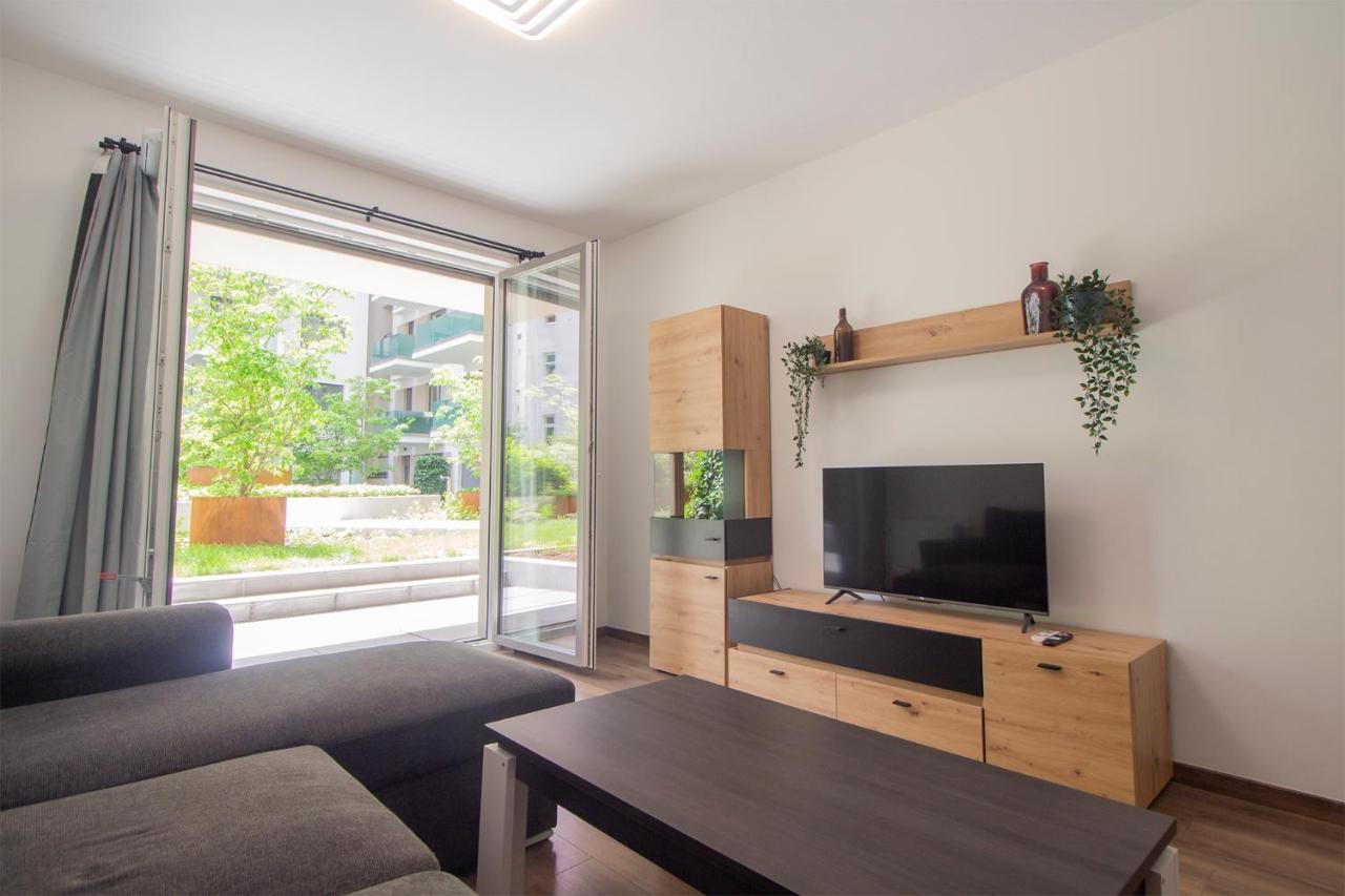 Corvin Modern Two Bedroom Apartment Free Parking Budapeste Exterior foto